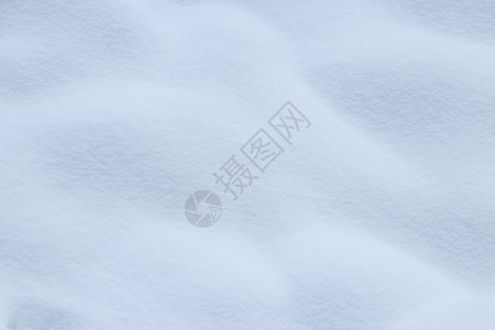 柔软的雪山表面 雪丘纹理 冬季雪堆风景背景爬坡季节天气墙纸阴影季节性大雪白色背景图片