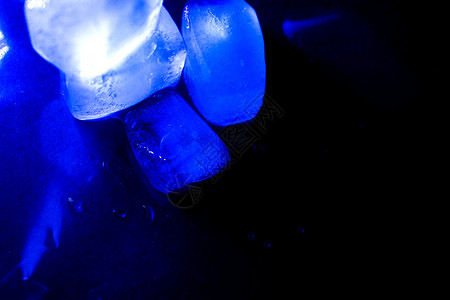 抽象地光亮表面的冰雪立方体状况液体广告冷冻工作室饮料冻结眼镜蓝光背景背景