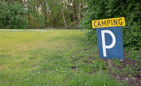 荷兰的空旷露营地点绿色草原标志背景图片