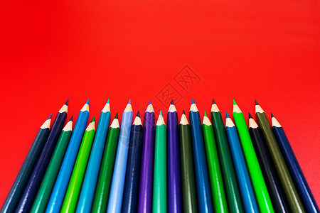 彩色折扣墨迹欢迎回到学校彩色铅笔在 re教育广告创造力生活商业海报学习传单折扣补给品背景