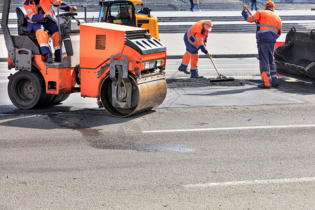 压路机小型素材震动滑冰场和道路推土机等小型道路设备被积极用于修补道路 (b) 路况背景