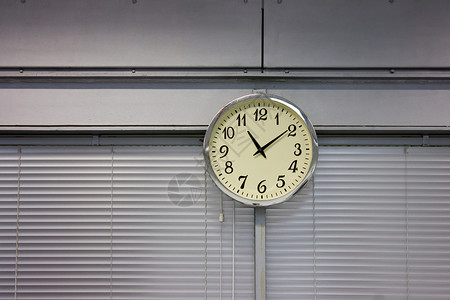 墙上的钟挂在墙上的时钟背景