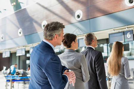 商业人士排队在机场办理报到手续乘客套装次数会议行李旅行男人商界下载女性背景图片