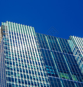 现代商业摩天大楼 高玻璃建筑 现代拱门办公室天空银行总部金融城市玻璃市中心蓝色财产背景图片