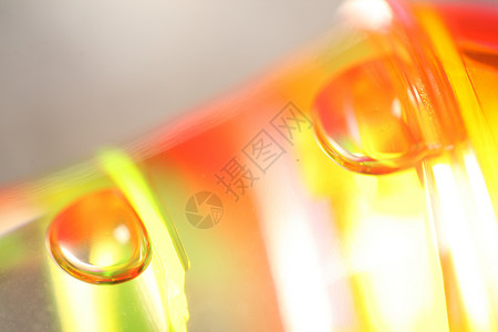 玻璃上的水滴显微镜蒸汽雨滴金属反射宏观背景图片
