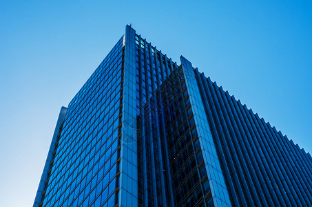 现代商业摩天大楼 高玻璃建筑 现代拱门库存蓝色高楼天空反射办公室公司总部工作太阳背景图片