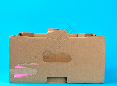 长方形纸盒蓝色背木上棕色纸的长方形空纸板盒仓库办公室送货船运邮政纸板店铺贮存包装蔬菜背景