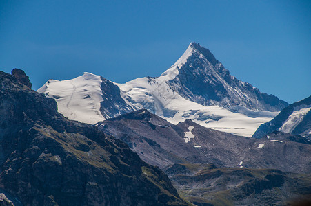 牛角 蜂鸣喇叭 铃啦 沙多林 瓦拉斯 瑞士山地极端低温天气范围风景地理地形场景蓝色背景图片