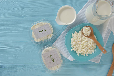 蓝底奶制品产品蓝底甜点饮食勺子早餐水壶营养维生素塑料食物酸奶背景图片
