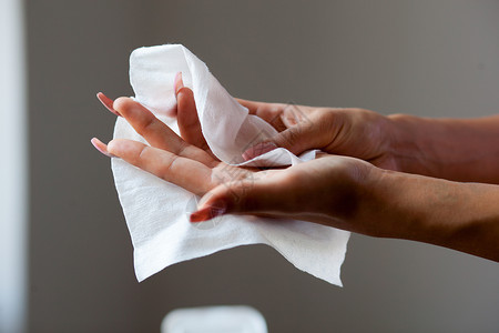 妇女打扫手女性健康毛巾洗涤女孩手指指甲去除剂卫生纸巾背景图片