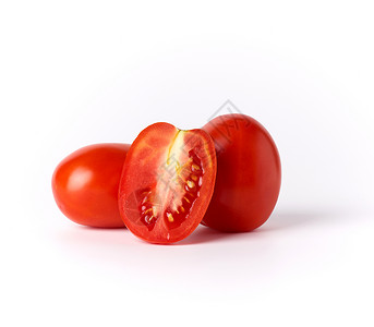 成熟的全红西红柿和白底粉片背景图片