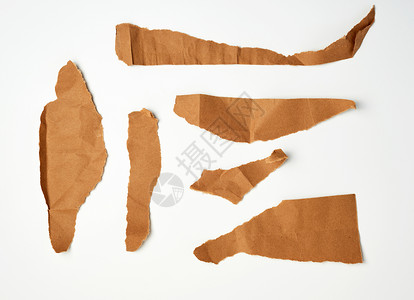 白色背景上撕破的棕色羊皮纸工艺回收材料牛皮纸笔记框架边缘床单纸板背景图片