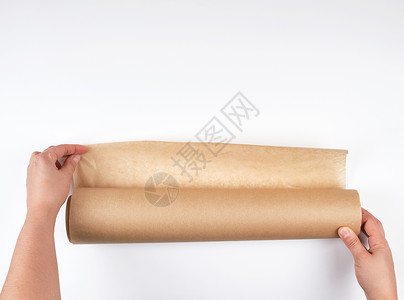 用于女性手中烘烤食物的棕色羊皮纸卷滚动身体白色牛皮纸包装工具面包厨房床单回收背景图片