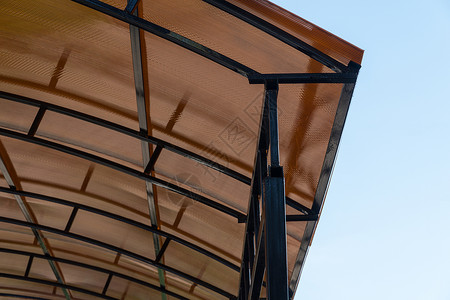 屋顶结构塑料床单建筑学棕色建筑材料框架金属天花板庇护所房子背景图片