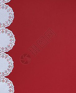 白色花边纸图抽象背景装饰品圆形创造力窗饰数字蕾丝雪花红色背景图片