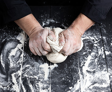面包师揉白小麦面粉面团食谱食物厨房黑色面包男人营养厨师白色糕点背景图片