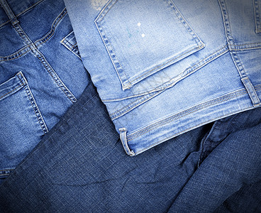 不同的经典蓝色蓝牛仔裤 全框服饰牛仔布服装口袋材料女性裤子白色纺织品棉布背景图片