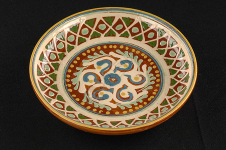 黑色陶瓷盘传统的古老的高清图片