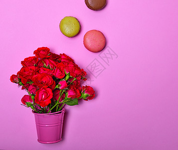 粉红色玫瑰和多彩红木瓜背景图片