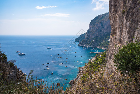 帕普里卡卡普里岛悬崖海岸的船山脉旅行假期岩石海滩码头蓝色海岸线风景旅游背景