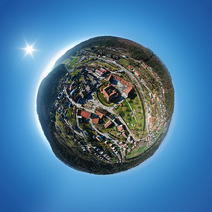 苏伊登格拉特盖美丽的水城堡的小行星全景(Glatt Ge)背景