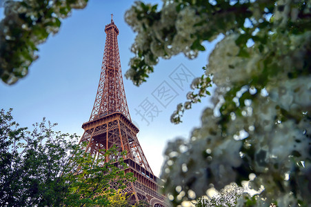 Eiffel铁塔穿越法国巴黎塞纳河旅行首都旅游建筑城市天际地标建筑学背景图片