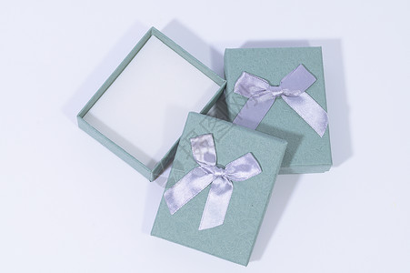 蓝绿色的礼物盒白色背景的蓝绿色礼品盒 Blue绿色礼物盒周年装潢领带包装纸盒问候语丝带丝绸胸部磁带背景