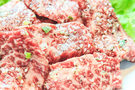 烧烤用生牛肉 日本菜 雅基尼库牛扒炙烤牛肉猪肉食物美食背景图片