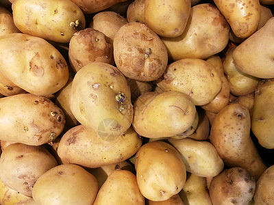 超市里新鲜的有机土豆背景图片