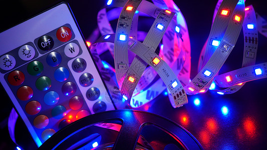 紫色的LED条纹和调色控制面板灯泡衣服活力纽扣控制器按钮半导体卡片辉光海报背景图片