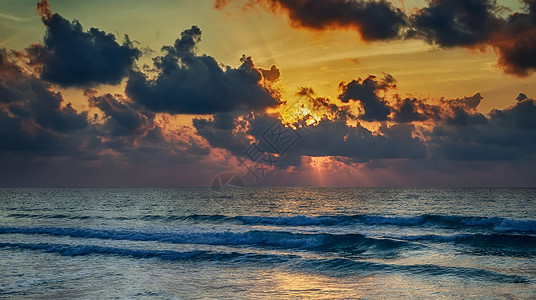 海上冲浪海浪阳光海洋太阳晴天反射日落地平线海滩天际背景图片