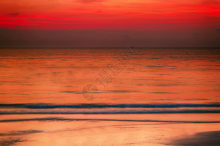 海上冲浪太阳天空海洋地平线海滩海浪反射海岸线阳光海岸背景图片