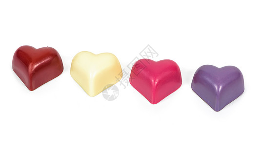 白色背景上多彩的心形巧克力Name食物紫色美食牛奶团体红色棕色糖果甜点粉色背景图片