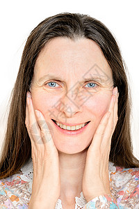 微笑的妇女肖像白色皮肤鬼脸模仿老年女士牙齿长老背景图片