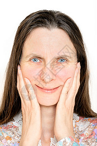 微笑的妇女肖像牙齿长老模仿老年皮肤白色女士鬼脸背景图片