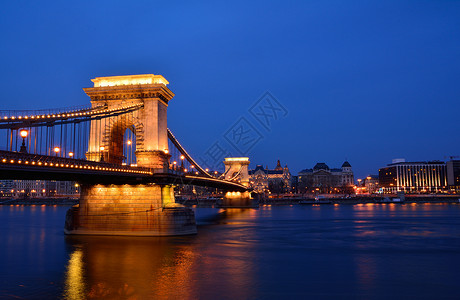 塞切尼链桥匈牙利布达佩斯多瑙河上的Szechenyi链桥城市街道建筑首都蓝色景观旅行旅游地标历史性背景