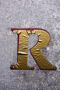 金色字母R背景