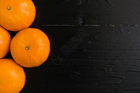 橙色背景  橙色  黑色木制背景上的橙色木头水果背景图片
