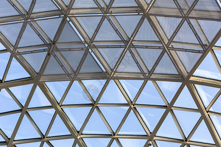 钢和玻璃屋顶结构背景图片