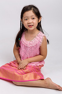 传统服装背景中的泰国儿童/外劳中的泰国儿童背景图片
