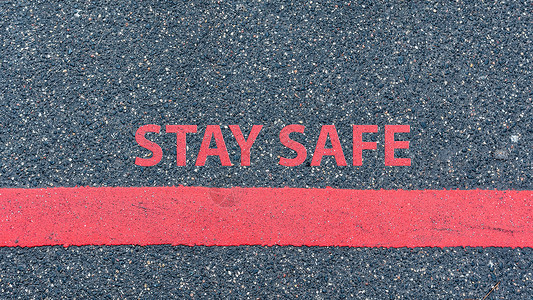 保持一米线带有红线和文字的沥青路顶端视图警告社会传染性地面预防感染边缘风险街道红色背景