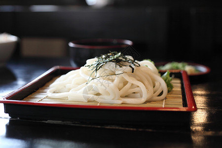 乌东面面用餐烹饪小麦芝麻筷子面条食物太子午餐蔬菜背景图片
