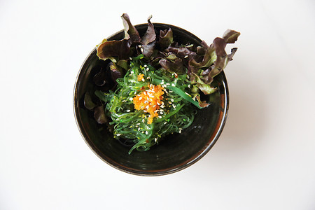 海藻沙拉筷子叶子海藻食物美食绿色盘子藻类杂草美味高清图片