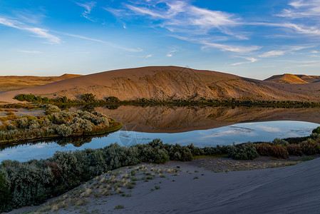 沙漠绿洲旅游蓝色沙丘风景池塘公园自然冒险旅行沙漠高清图片
