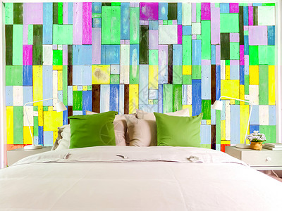 橡木床背景卧室和彩虹和多色木片 vertica背景