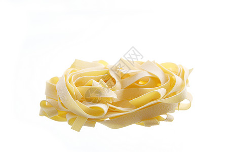 白背景上孤立的面食烹饪面条黄色小麦糖类饮食领带宏观美食白色背景