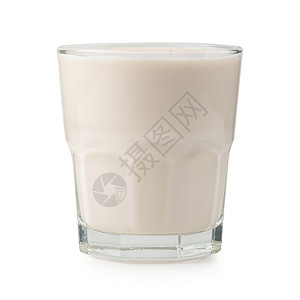 白色背景上隔绝的玻璃上的牛奶喷溅奶制品养分饮料杯子奶油溪流通量酸奶产品早餐背景图片