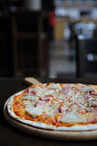 比萨拉比安披萨哈瓦伊安比萨 披萨加菠萝和含奶酪的火腿面团蔬菜小吃熏肉餐厅烹饪午餐厨房脆皮食物背景