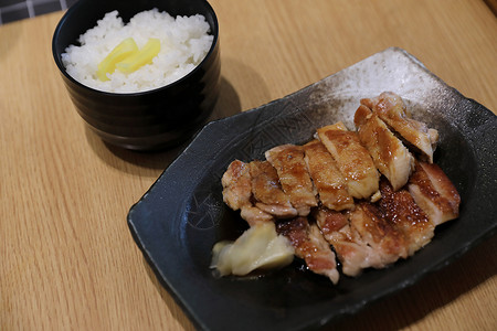 日式日本食品 鸡田鸡和有米饭的木本食物美食教师大学油炸炙烤盘子烹饪午餐沙拉背景图片