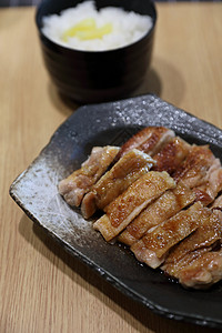 日式日本食品 鸡田鸡和有米饭的木本餐厅木头蔬菜烹饪美食食物小吃大豆教师油炸背景图片